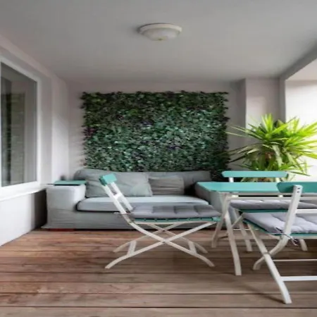 Urban Oasis With Free Parking Apartment *