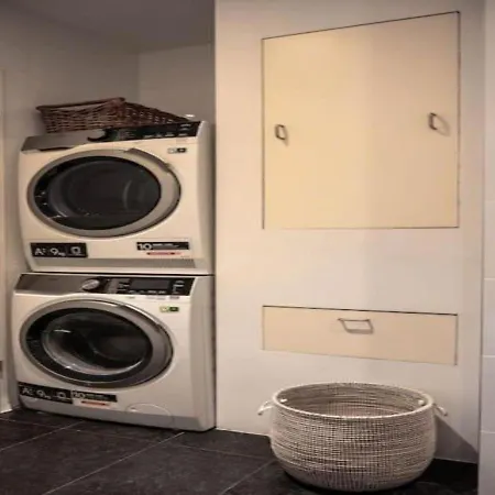 Urban Oasis With Free Parking Apartment
